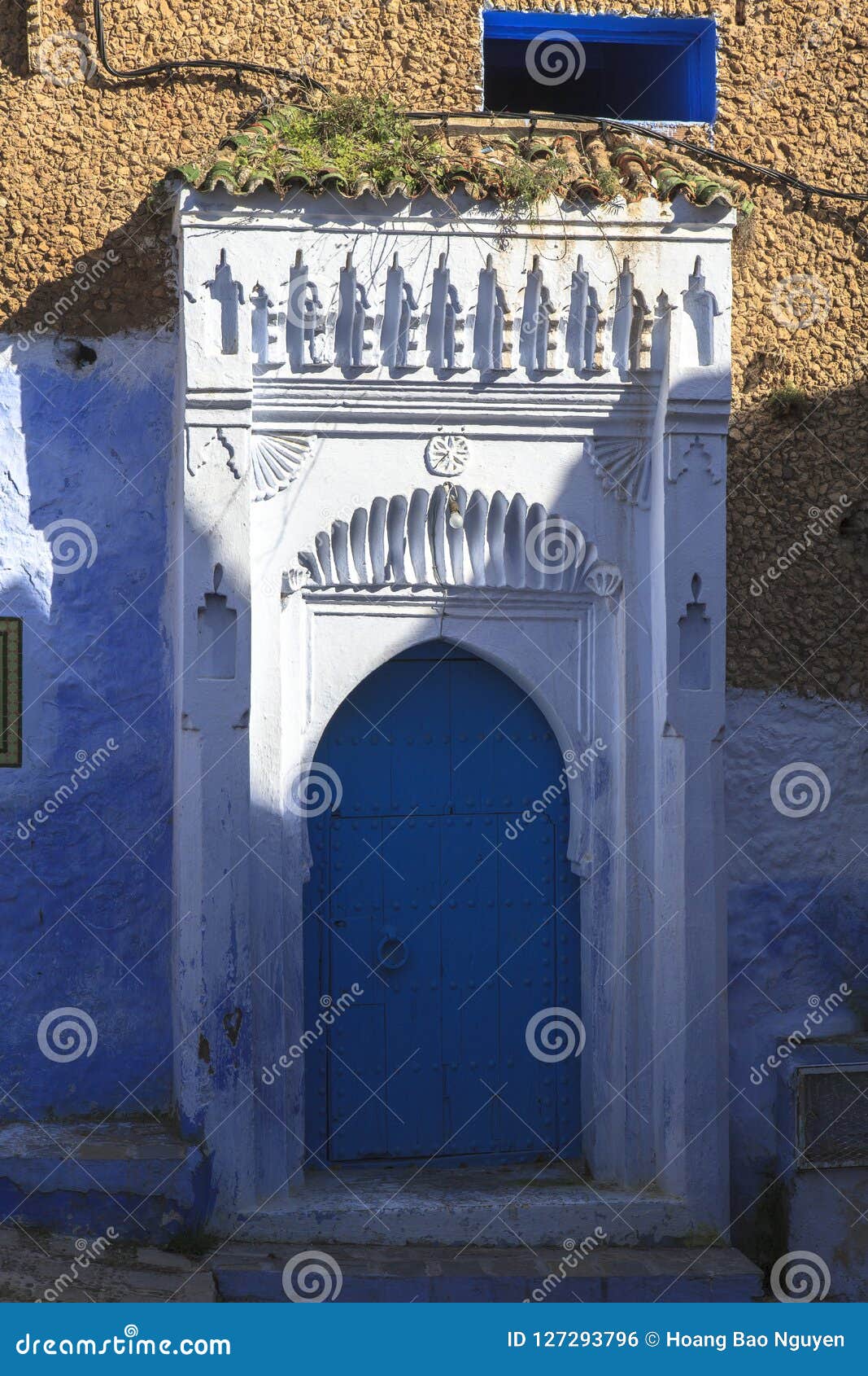 life at chefchaouen medina in morocco